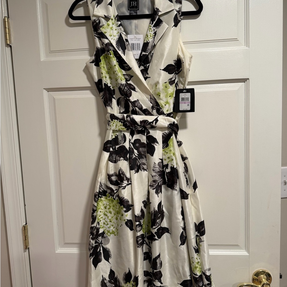 Jessica Howard Floral Sleeveless Dress